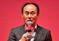 [포토] 우수지도자상 수상한 김학범 감독