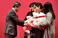 [포토] 특별상 수상한 여자 카누 용선 대표팀