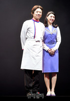 [포토] 포토타임 갖는 배우 서현철-박민정