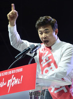 [포토] 지지호소하는 윤영석 최고위원후보