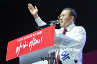 [포토] 한 손들고 정견발표하는 윤재옥 최고위원 후보