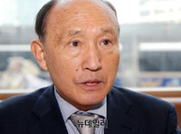 [포토] 인터뷰하는 이주영 '세계 현대사' 저자