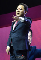 [포토] 지지호소하는 이근열 청년최고위원 후보