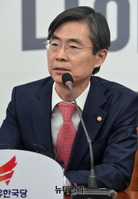 [포토] 모두발언하는 조경태 한국당 최고위원