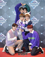 [포토] 아이돌그룹 '세븐어클락' 귀여운 하트 포즈