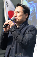 [포토] 국민총궐기대회서 인사말하는 김진태