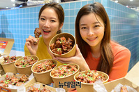 [포토] 롯데百 '수원왕갈비통닭' 팝업스토어 오픈