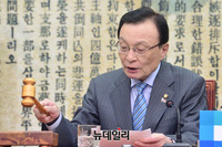 [포토] 의사진행하는 이해찬 민주당 대표