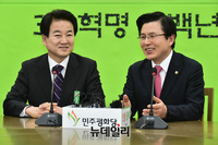 [포토] 환담하는 황교안-정동영