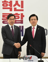 [포토] 황교안 신임 한국당 대표 찾은 박상기 법무부장관