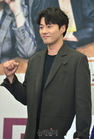 [포토] 배우 이천희 "문제적 보스 화이팅"