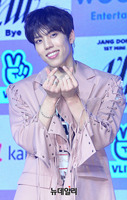 [포토] 장동우 "첫 앨범 많이 사랑해주세요"