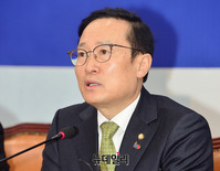 [포토] 모두발언하는 홍영표 민주당 원내대표