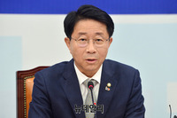 [포토] 원내대책회의서 발언하는 조정식