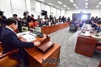 [포토] 국회 윤리위, 의사진행하는 박명재 위원장