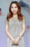 [포토] 뷰티매장 도우미 맡은 리웬웬