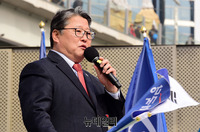 [포토] 조원진 애국당 대표 "박근혜 대통령 탄핵무효"  