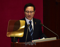 [포토] 교섭단체 대표연설 하는 홍영표 민주당 원내대표