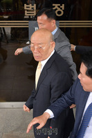 [포토] 광주지법 들어서는 전두환 전 대통령