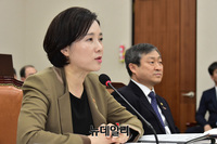 [포토] 답변하는 유은혜 교육부장관