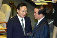 [포토] 대화 나누는 홍영표-장병완