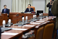 [포토] 발언하는 홍영표 국회 운영위원장