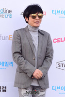 [포토] 가수 이규석, 돋보이는 패션