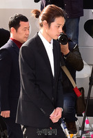 [포토] 굳은 표정으로 경찰 출석하는 가수 정준영