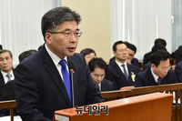 [포토] 버닝썬 관련 현안보고 하는 민갑룡 경찰청장