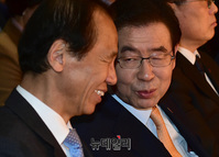 [포토] 대화 나누는 박원순-최문순