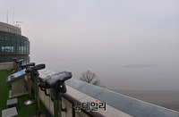 [포토] 오늘도 짙은 미세먼지, 통일전망대서 바라본 北