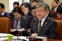 [포토] 답변하는 이재갑 고용노동부 장관