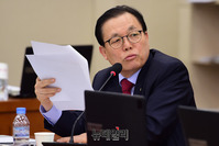 [포토] 질의하는 이채익 한국당 의원