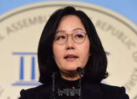 [포토] 현안관련 브리핑하는 김현아 원내대변인