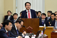 [포토] 국회 국방위, 법안제안 설명하는 백승주 의원