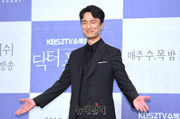 [포토] 교도소 의료과장 연기하는 배우 김병철