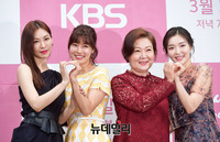 [포토]  "세상에서 제일 예쁜 내 딸들이에요"