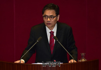 [포토] 대정부질문 하는 곽상도 자유한국당 의원