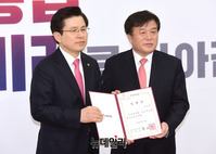 [포토] 기념촬영하는 '황교안-이진복'