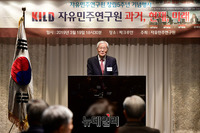 [포토] 축사하는 조갑제 대표