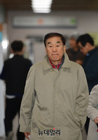 [포토] 재판참관 가는 이재오 전 의원