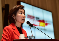 [포토] 한국당 의총, 발언하는 나경원