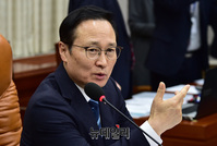 [포토] 의사진행 하는 홍영표 국회 운영위원장