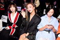 [포토] 루나, 사랑스런 손인사