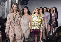 [포토] 라이, 런웨이의 꽃 '피날레 워킹'