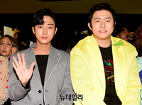 [포토] '카루소' 런웨이 보러 온 '진영-기안84'