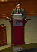 [포토] 답변하는 이낙연 국무총리