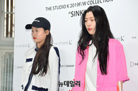 [포토] 모델 포스 넘치는 '김사라-조앤박'