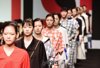 [포토] 브랜드 '파츠파츠' 피날레 워킹