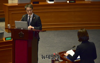 [포토] 대정부질문, 답변하는 박능후 보건복지부 장관